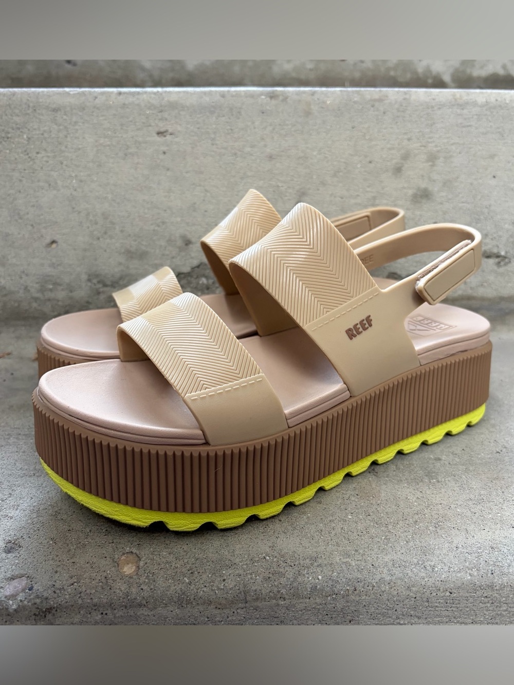 Reef Water Vista Higher Sand Lime Women’s 8